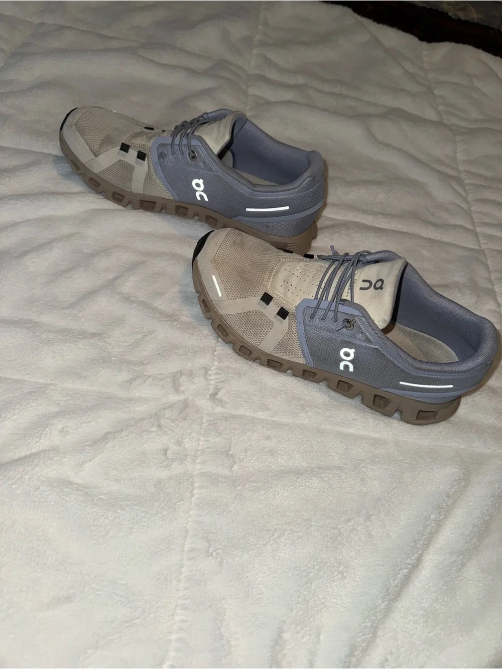 On Clouds light beige
